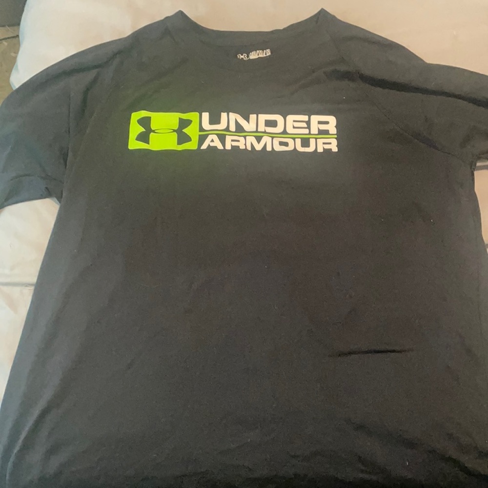Men’s loose fit UA Tshirt (M)